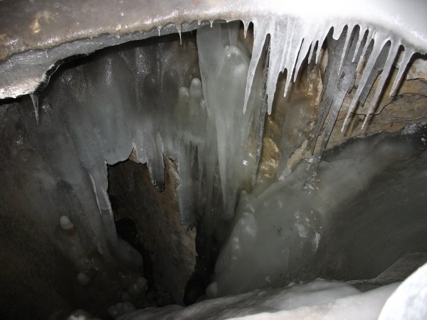 Ледяной колодец во входной части